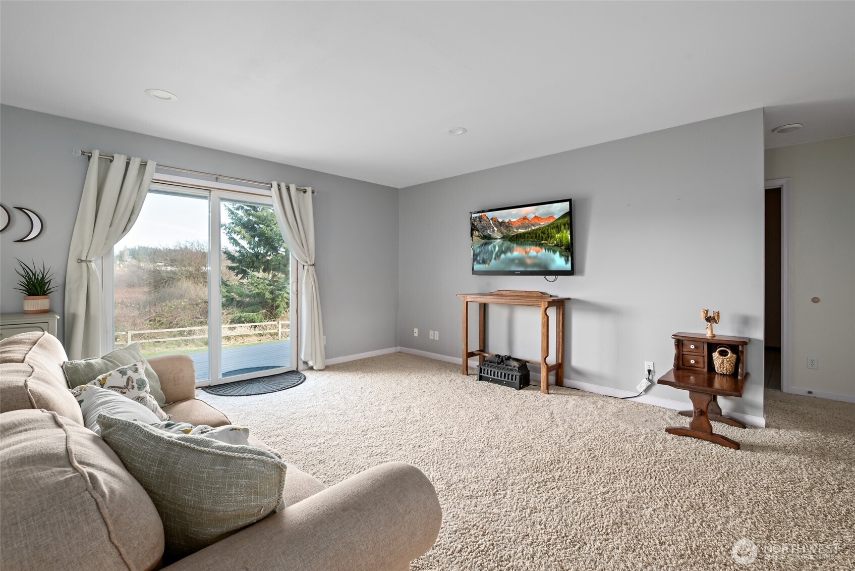 910 NE Cordero Place , Oak Harbor, WA 98277-3544