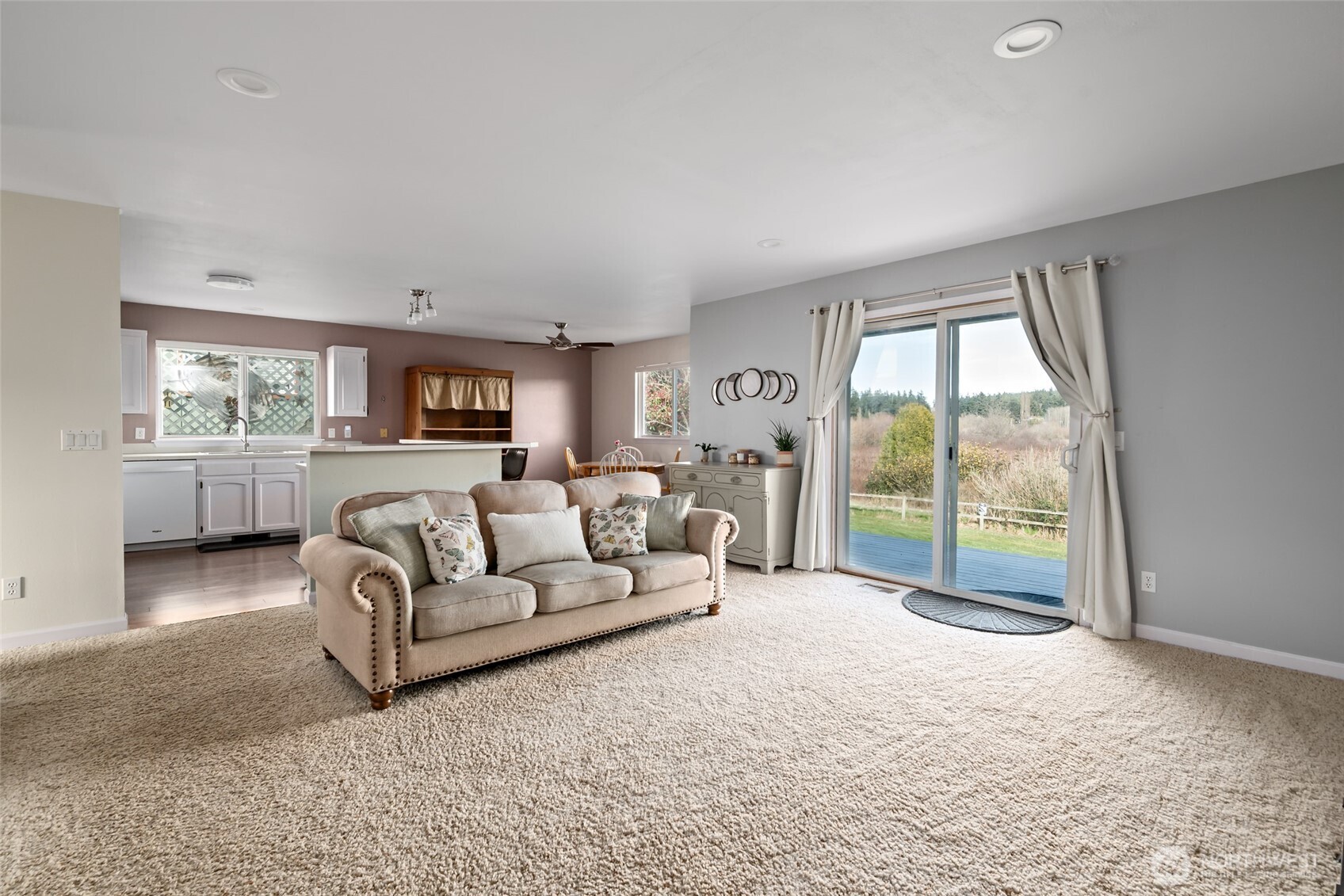 910 NE Cordero Place , Oak Harbor, WA 98277-3544