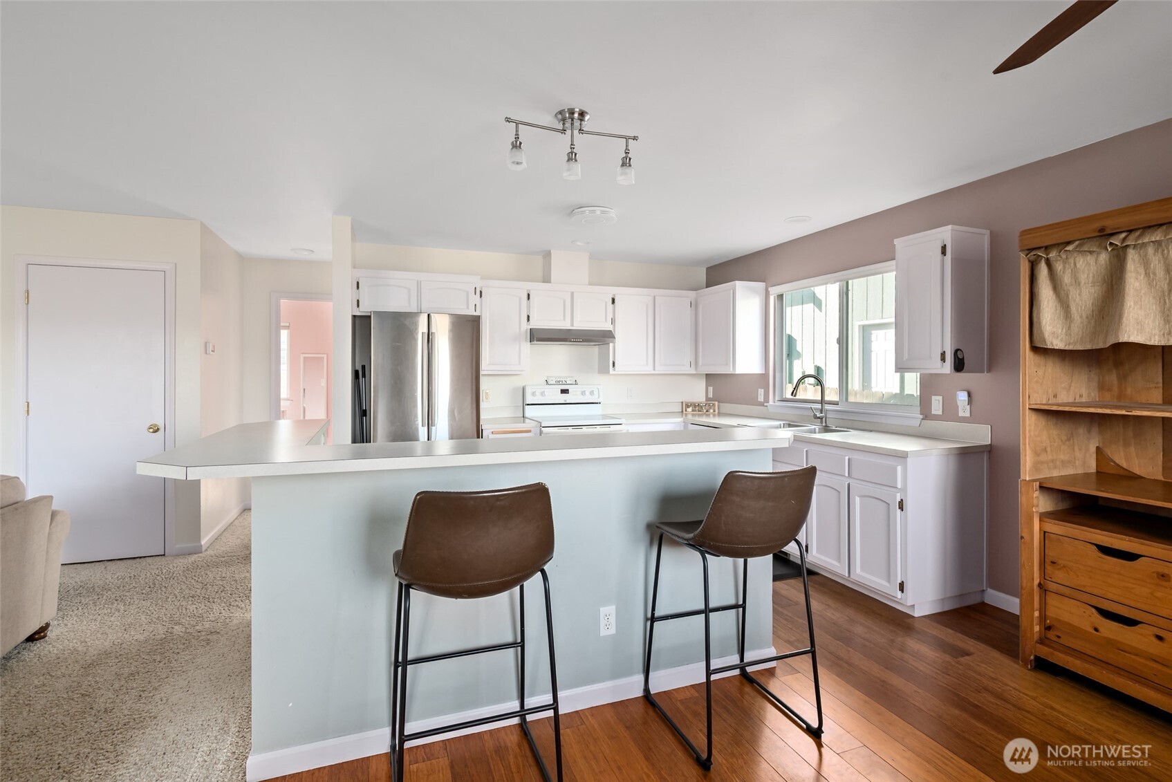 910 NE Cordero Place , Oak Harbor, WA 98277-3544