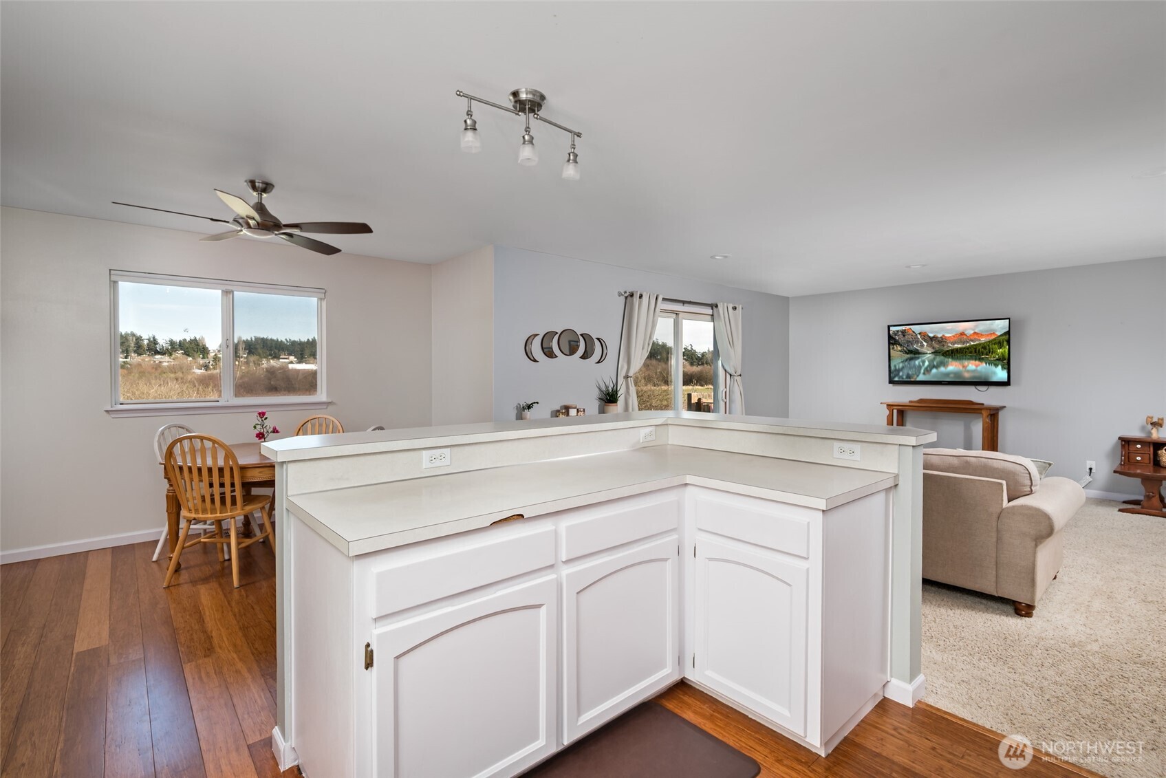 910 NE Cordero Place , Oak Harbor, WA 98277-3544