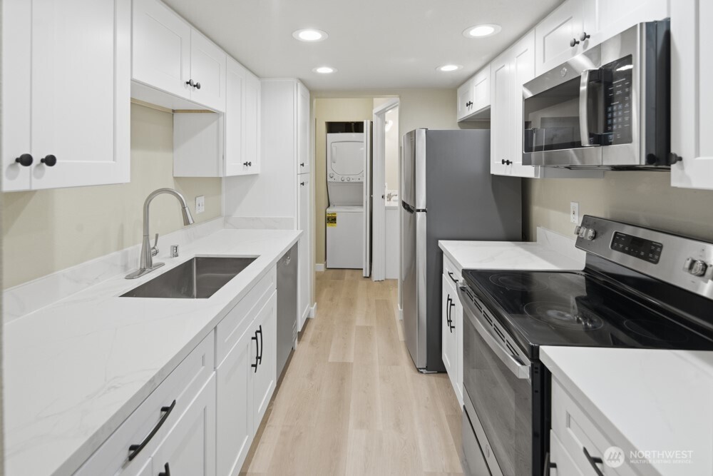 10506 NE 32nd Place #G203, Bellevue, WA 98004