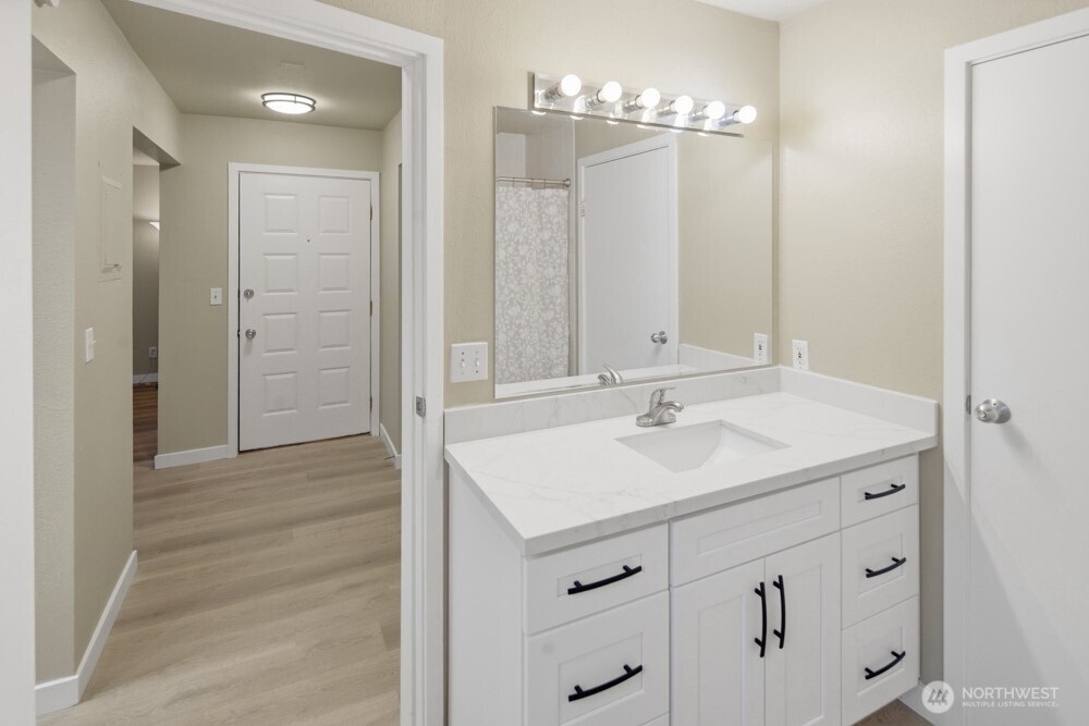 10506 NE 32nd Place #G203, Bellevue, WA 98004