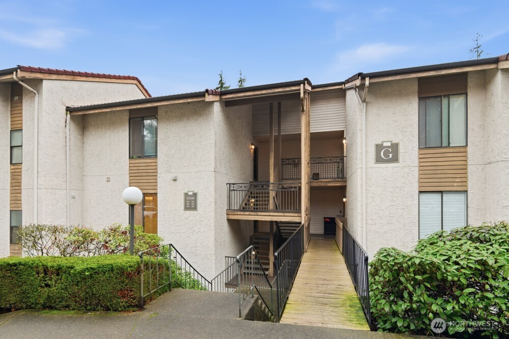 10506 NE 32nd Place #G203, Bellevue, WA 98004