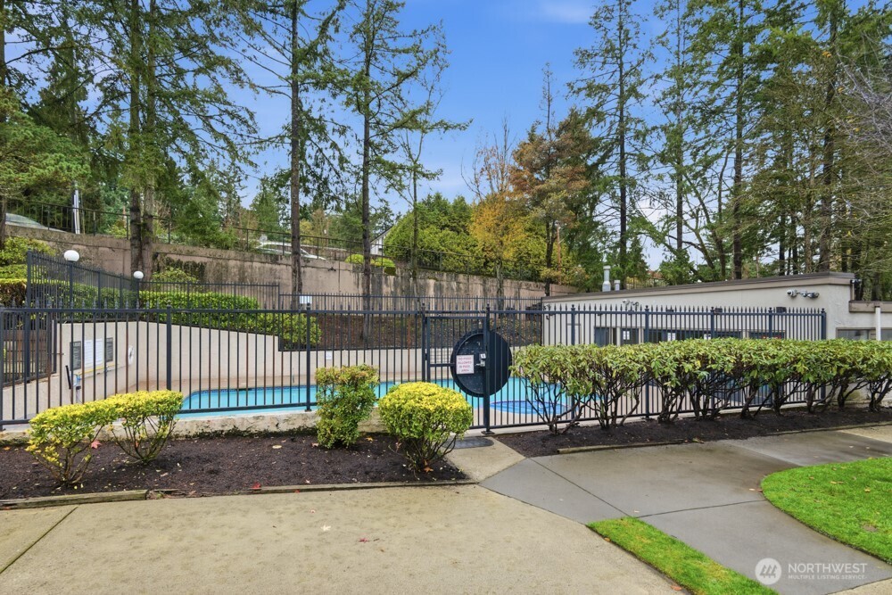 10506 NE 32nd Place #G203, Bellevue, WA 98004