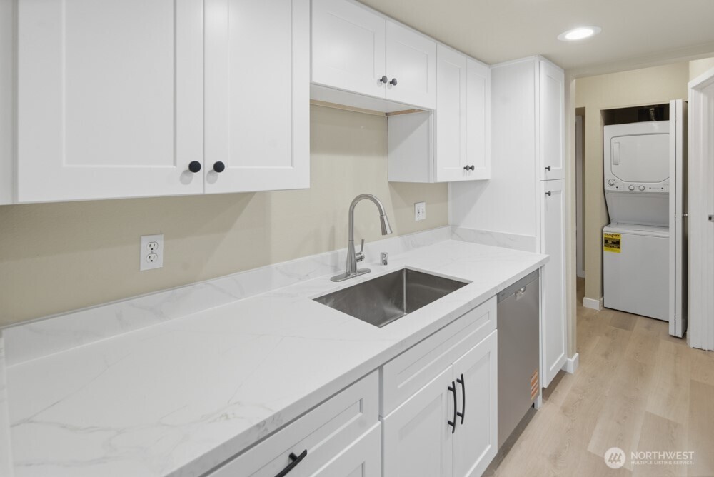 10506 NE 32nd Place #G203, Bellevue, WA 98004