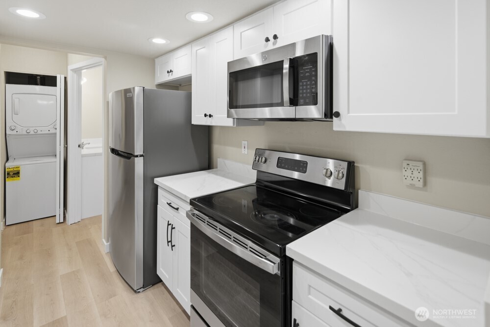 10506 NE 32nd Place #G203, Bellevue, WA 98004