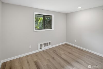 19105 18th Avenue W, Lynnwood, WA 98036-4860 - Photo 17