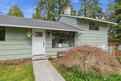 19105 18th Avenue W, Lynnwood, WA 98036-4860 - Photo 2