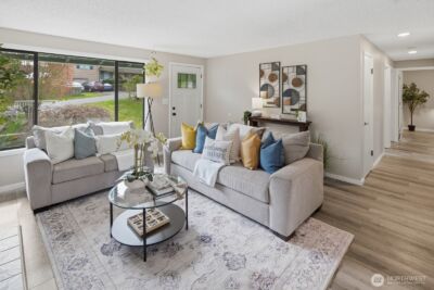 19105 18th Avenue W, Lynnwood, WA 98036-4860 - Photo 3