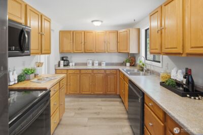 19105 18th Avenue W, Lynnwood, WA 98036-4860 - Photo 6