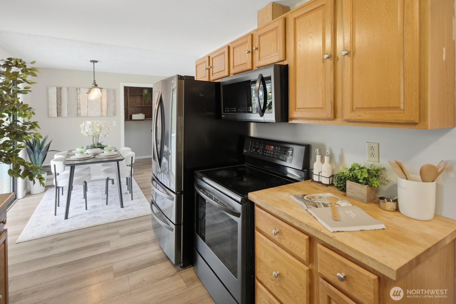 19105 18th Avenue W, Lynnwood, WA 98036-4860