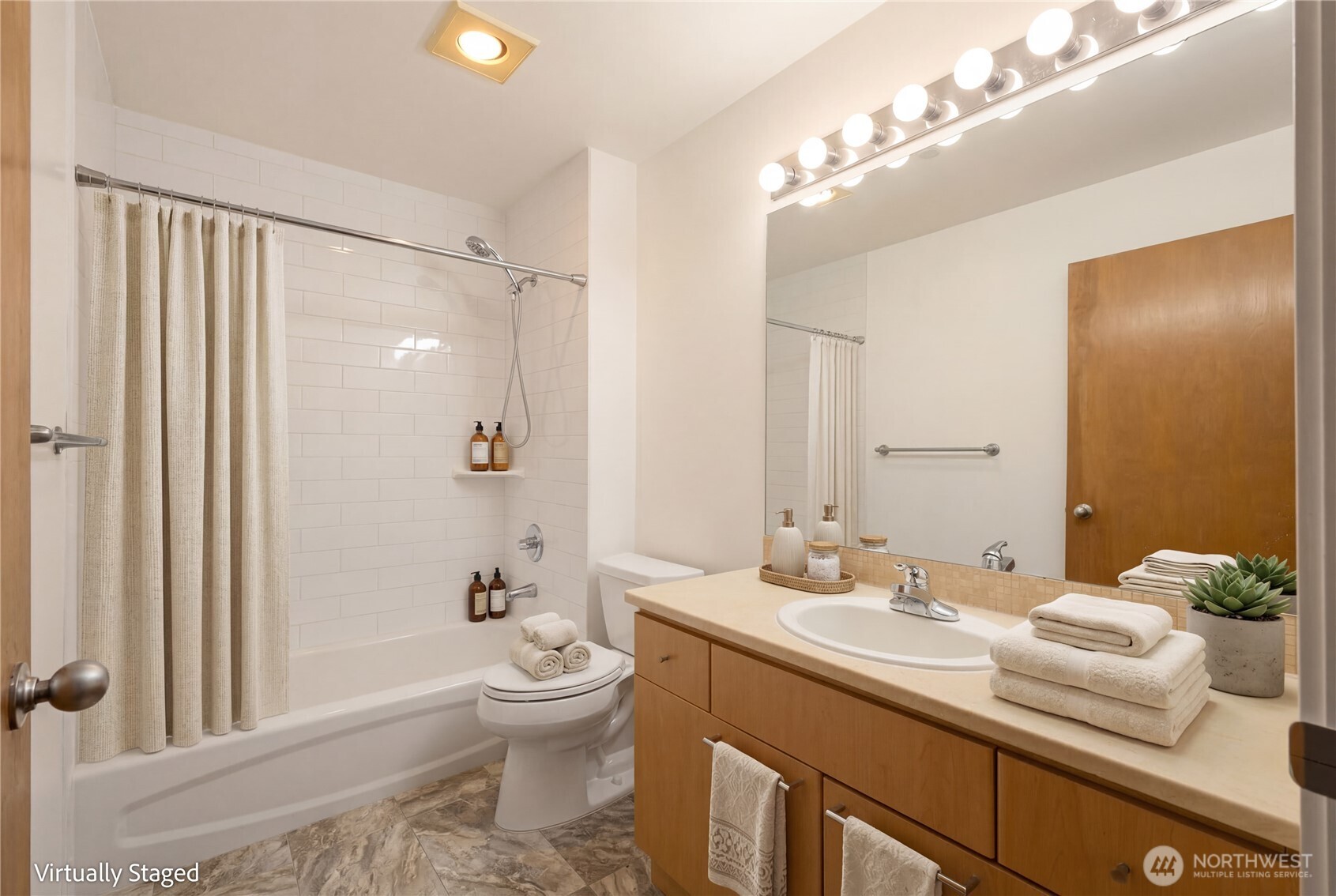 412 11th Avenue #209, Seattle, WA 98122