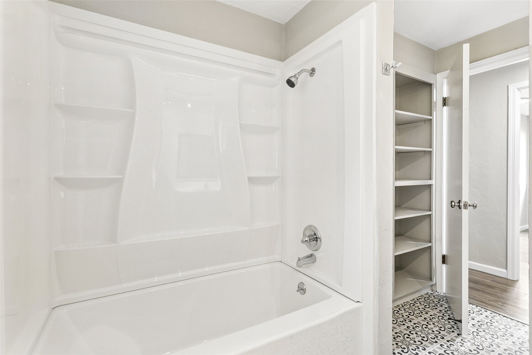 8227 Daycrest Drive SE, Olympia, WA 98513