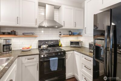 3217 Eastlake Avenue E #210, Seattle, WA 98102 - Photo 15