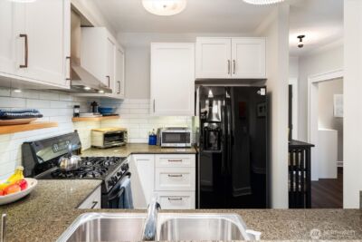 3217 Eastlake Avenue E #210, Seattle, WA 98102 - Photo 16