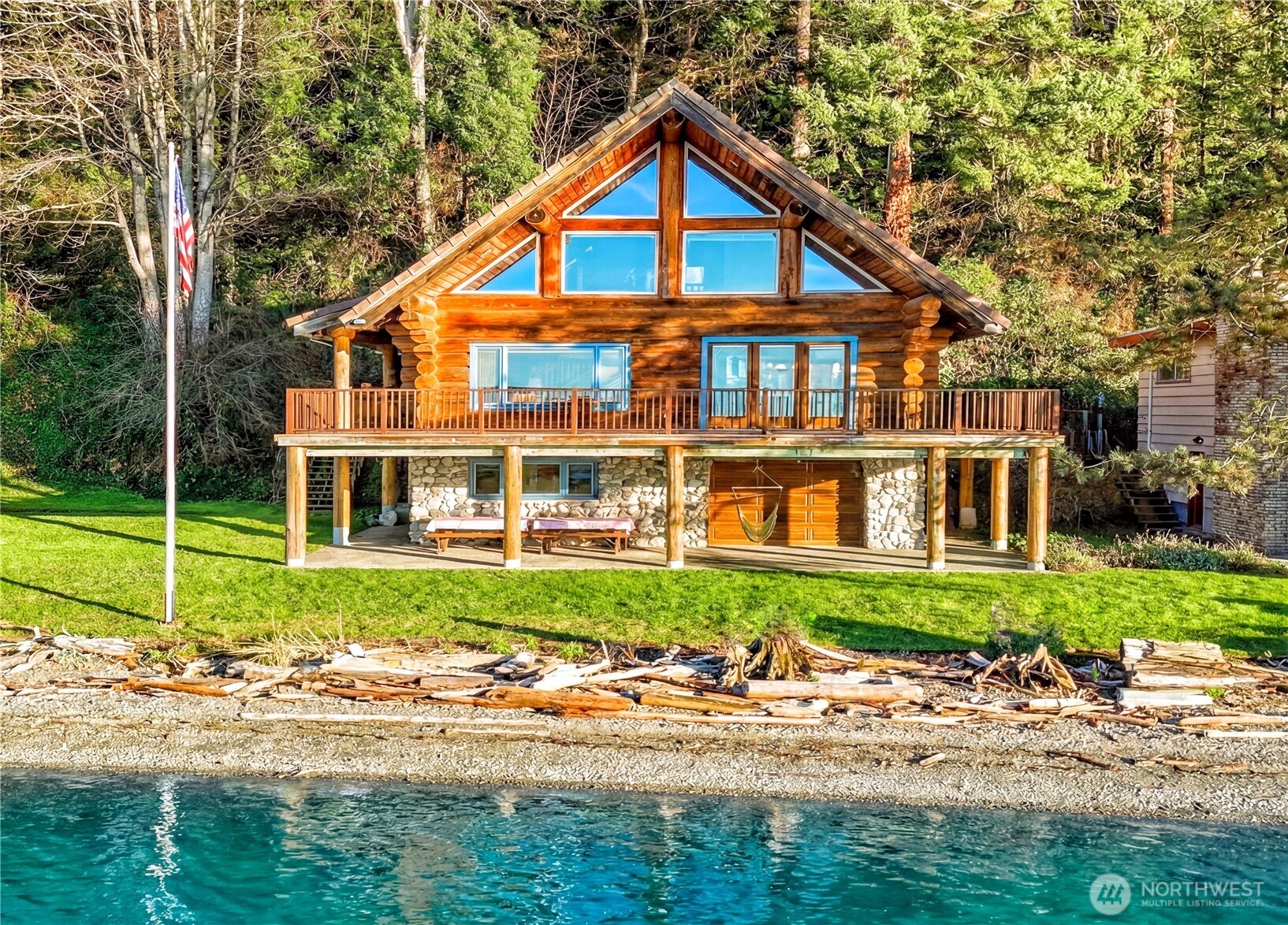 154 Rockaway Beach Lane , Camano Island, WA 98282-8545