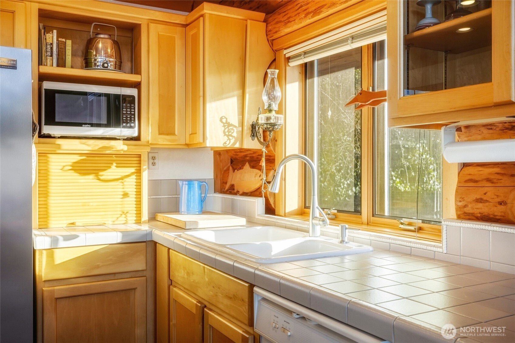 154 Rockaway Beach Lane , Camano Island, WA 98282-8545