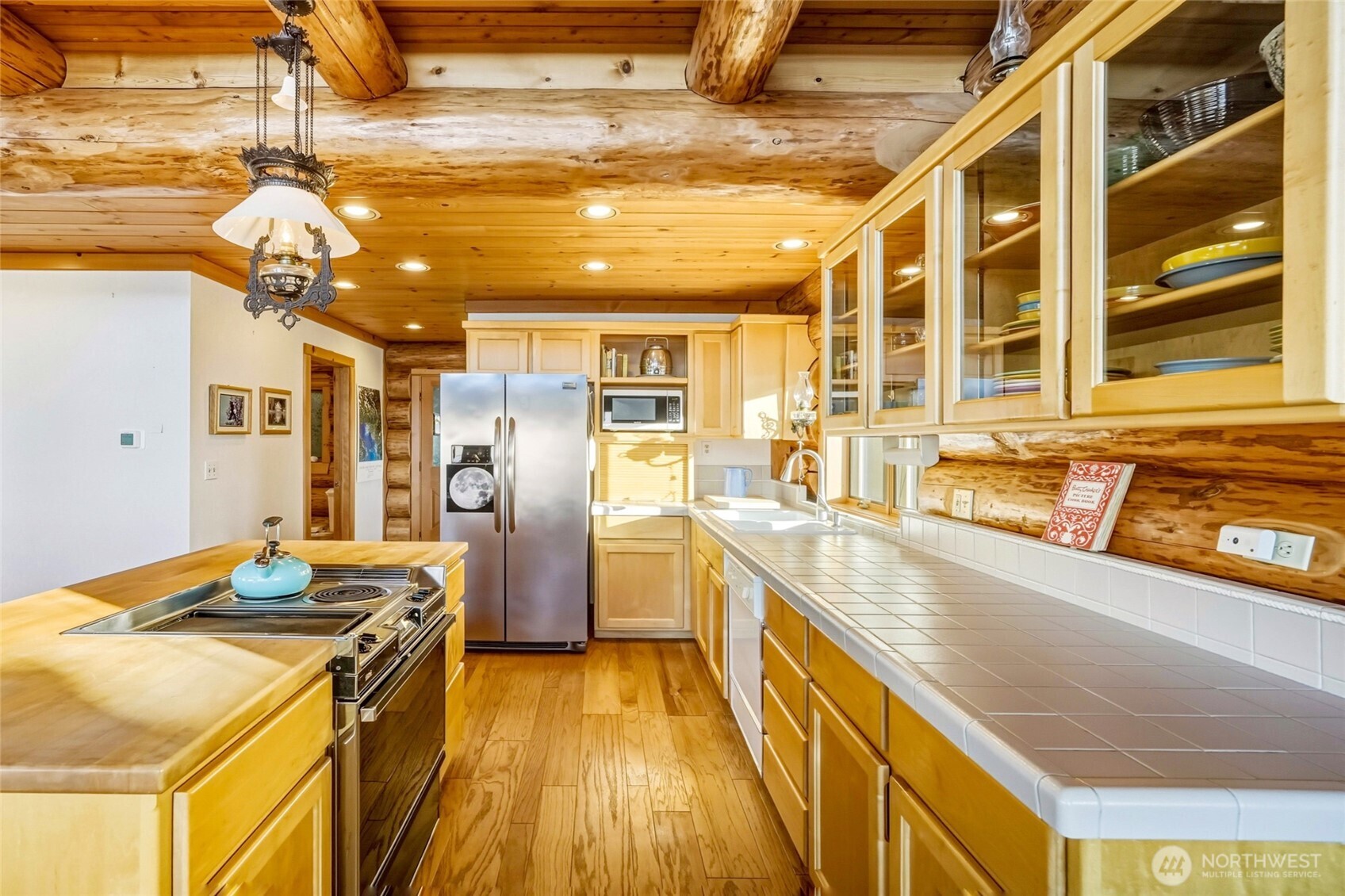 154 Rockaway Beach Lane , Camano Island, WA 98282-8545
