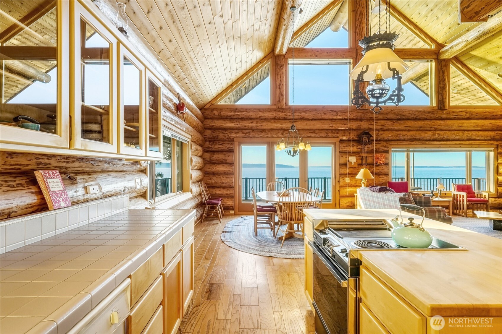 154 Rockaway Beach Lane , Camano Island, WA 98282-8545