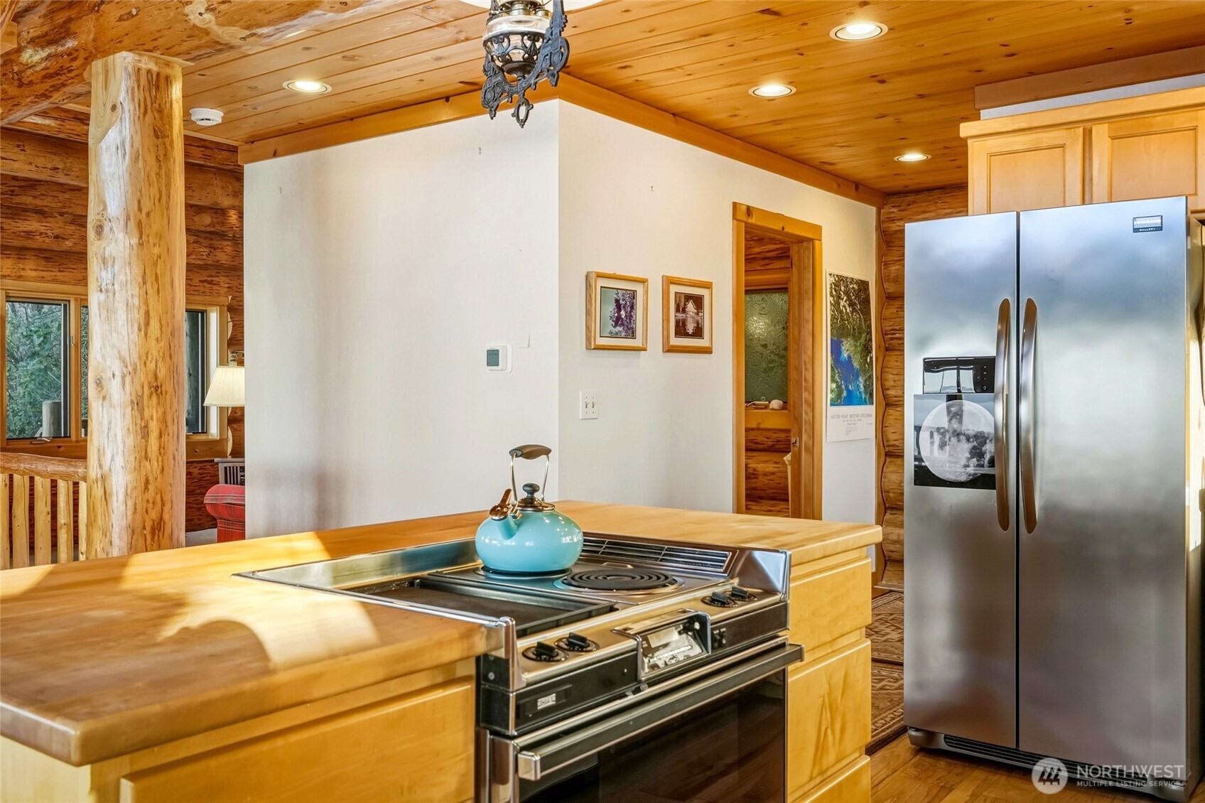 154 Rockaway Beach Lane , Camano Island, WA 98282-8545