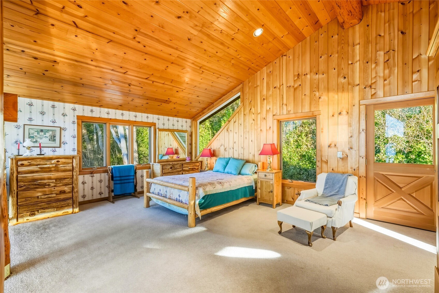 154 Rockaway Beach Lane , Camano Island, WA 98282-8545