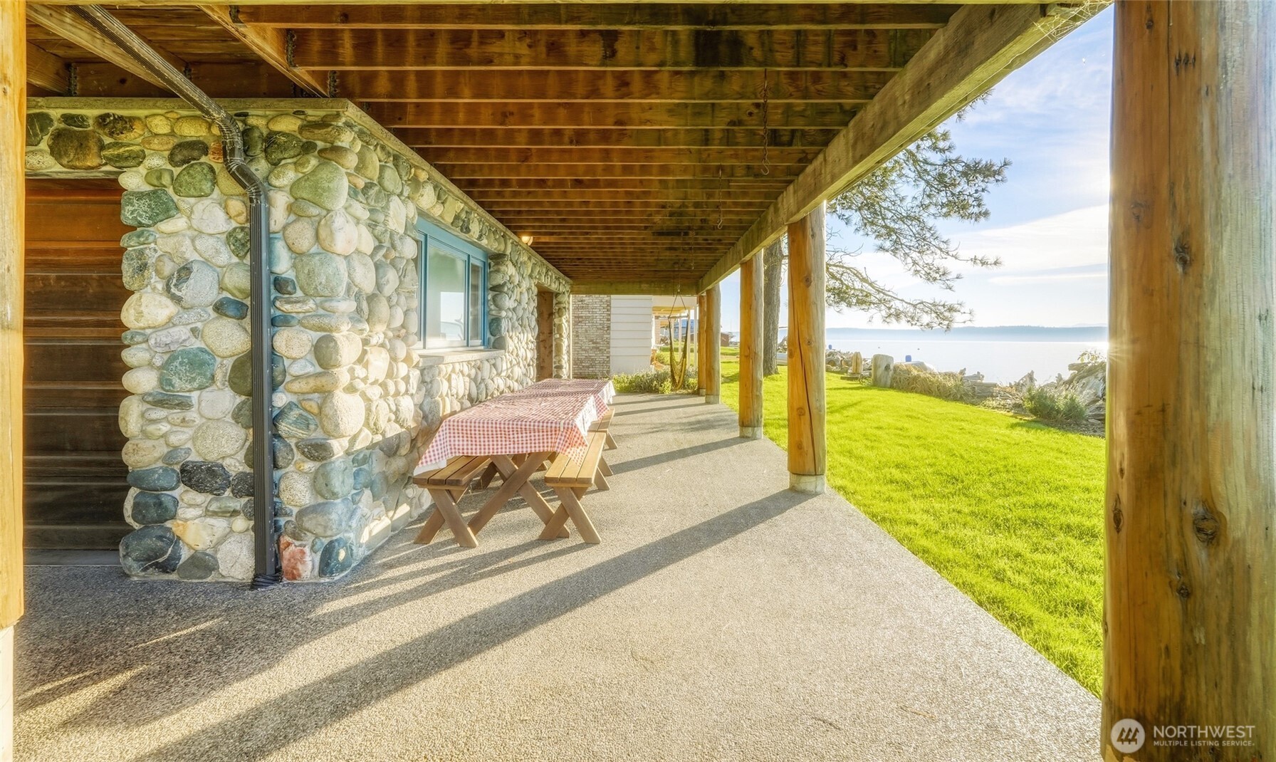 154 Rockaway Beach Lane , Camano Island, WA 98282-8545