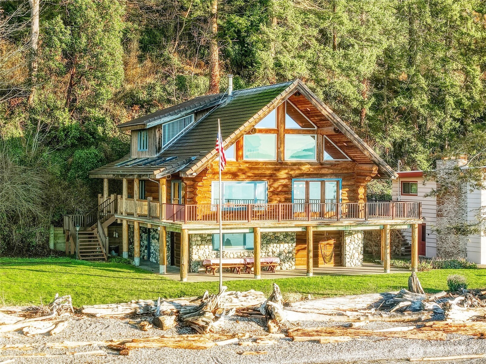 154 Rockaway Beach Lane , Camano Island, WA 98282-8545