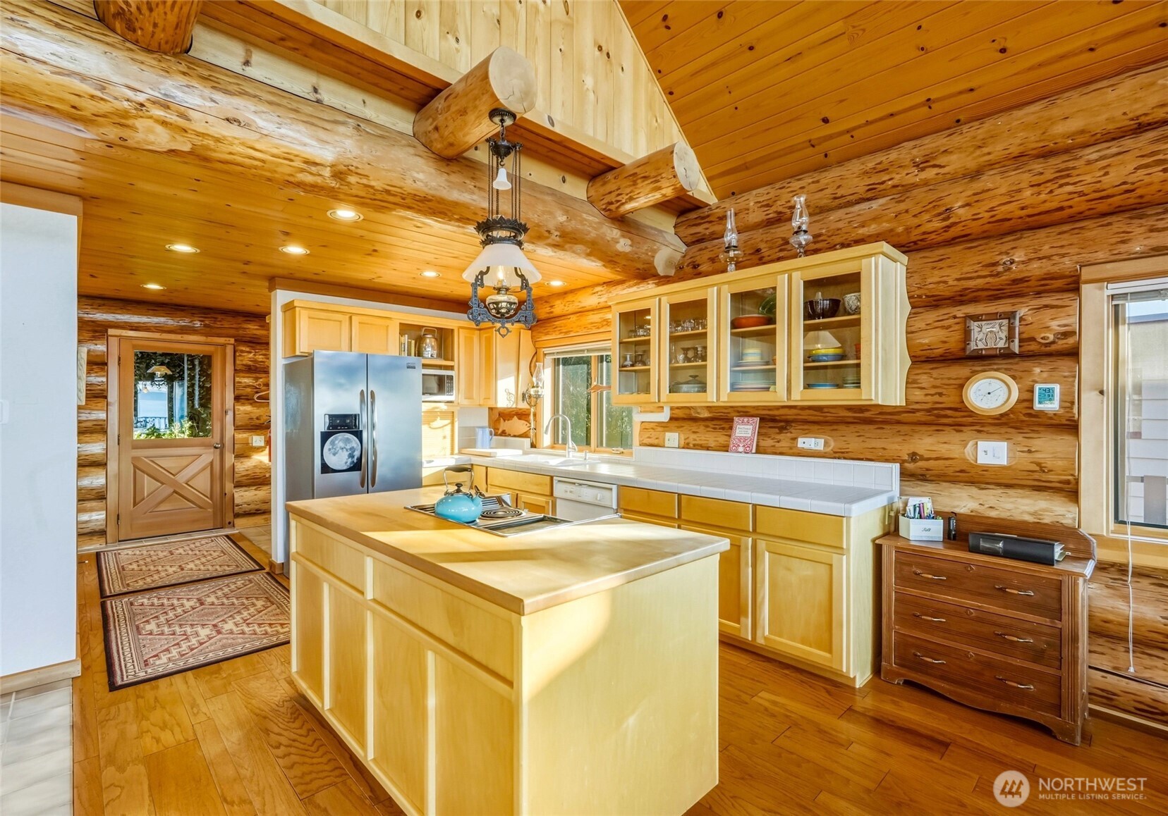 154 Rockaway Beach Lane , Camano Island, WA 98282-8545
