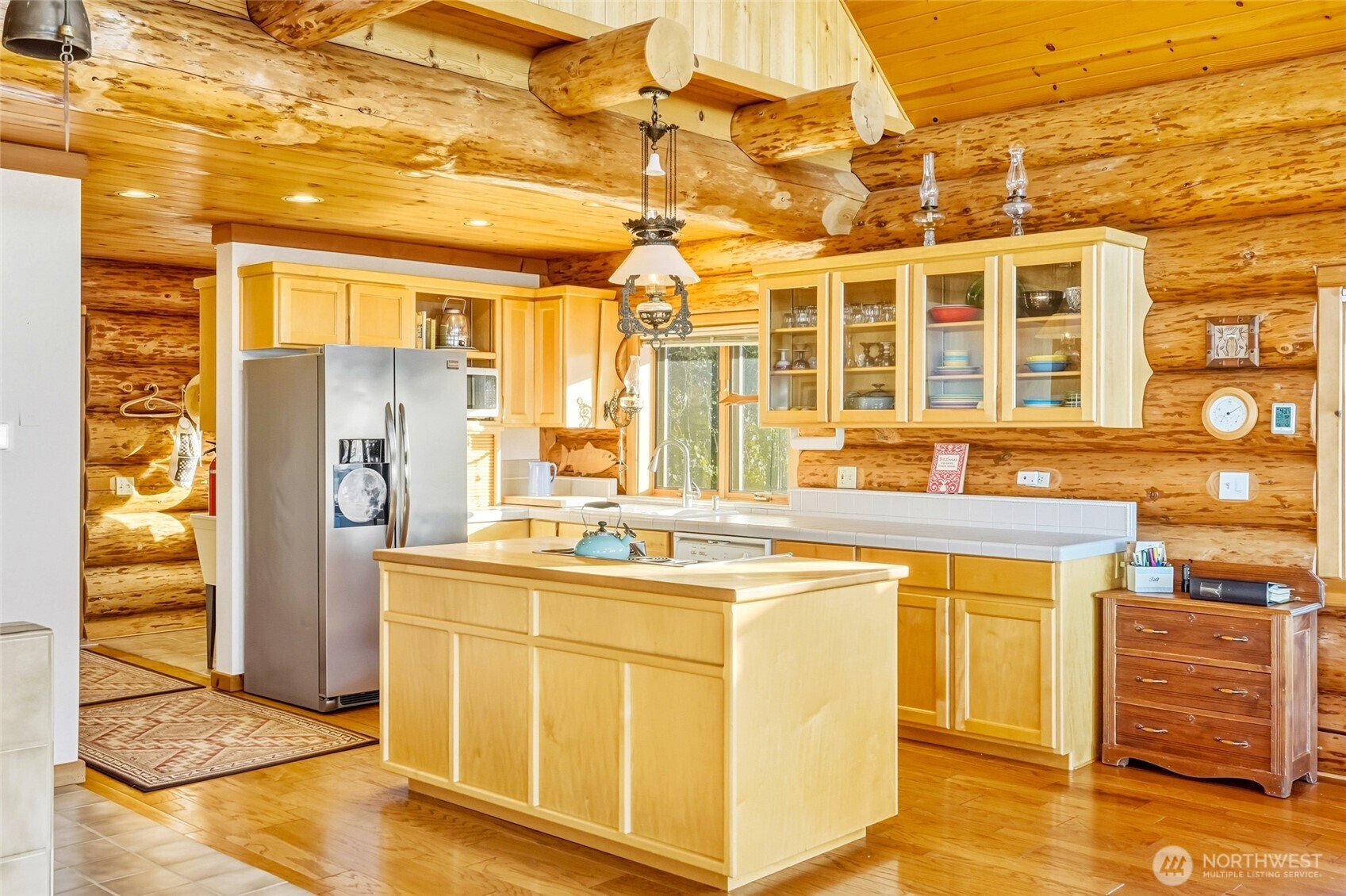 154 Rockaway Beach Lane , Camano Island, WA 98282-8545