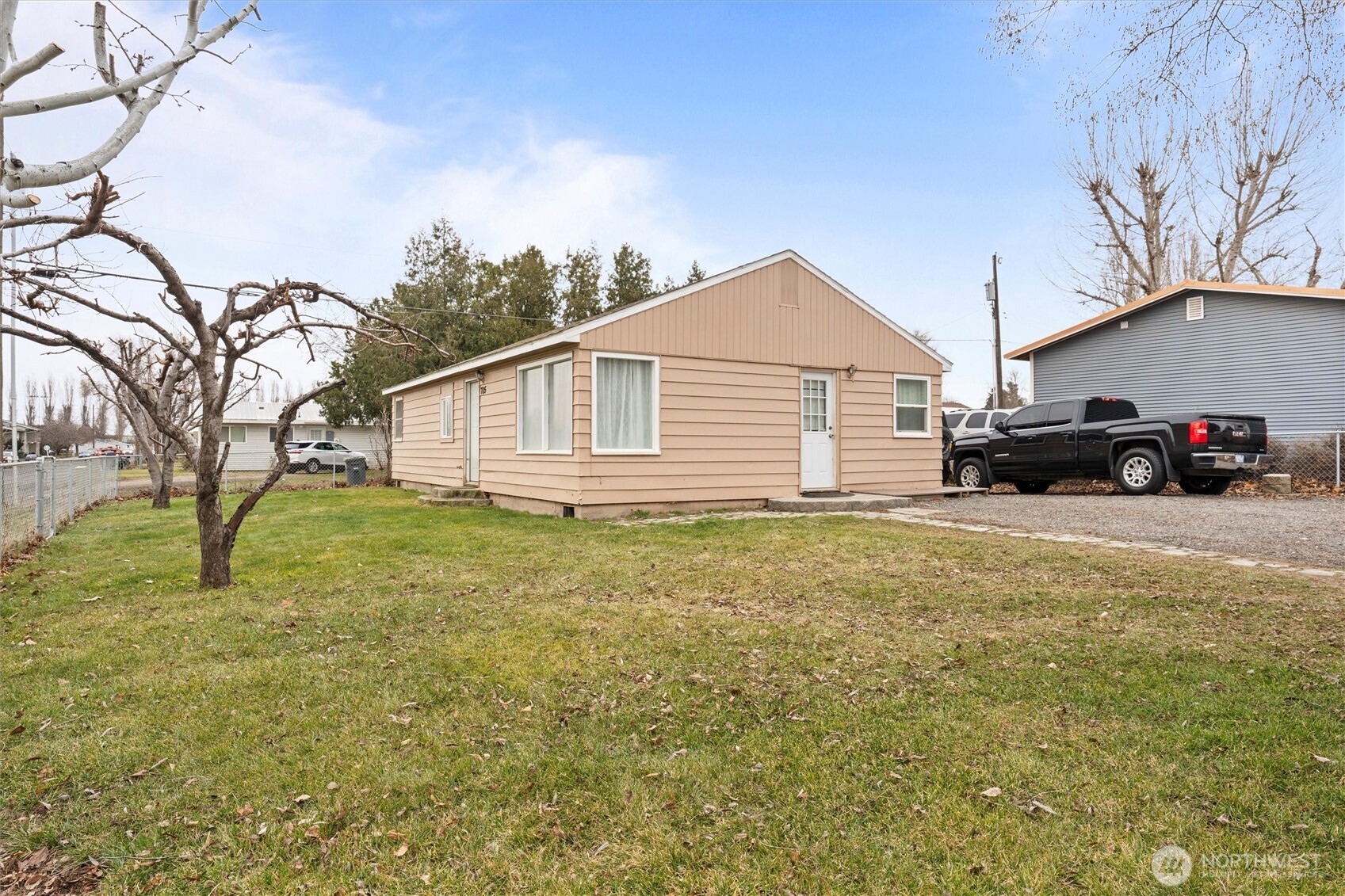 705 W 9th Street , Warden, WA 98857