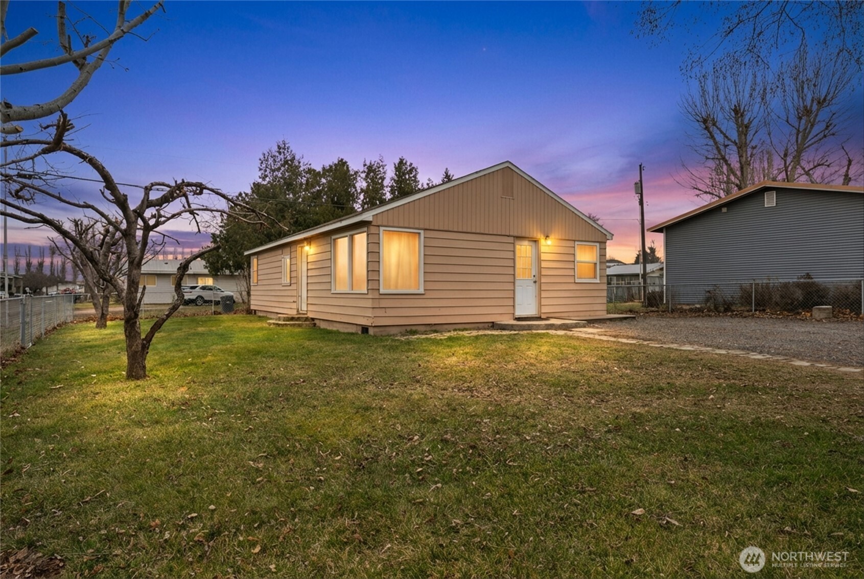 705 W 9th Street , Warden, WA 98857