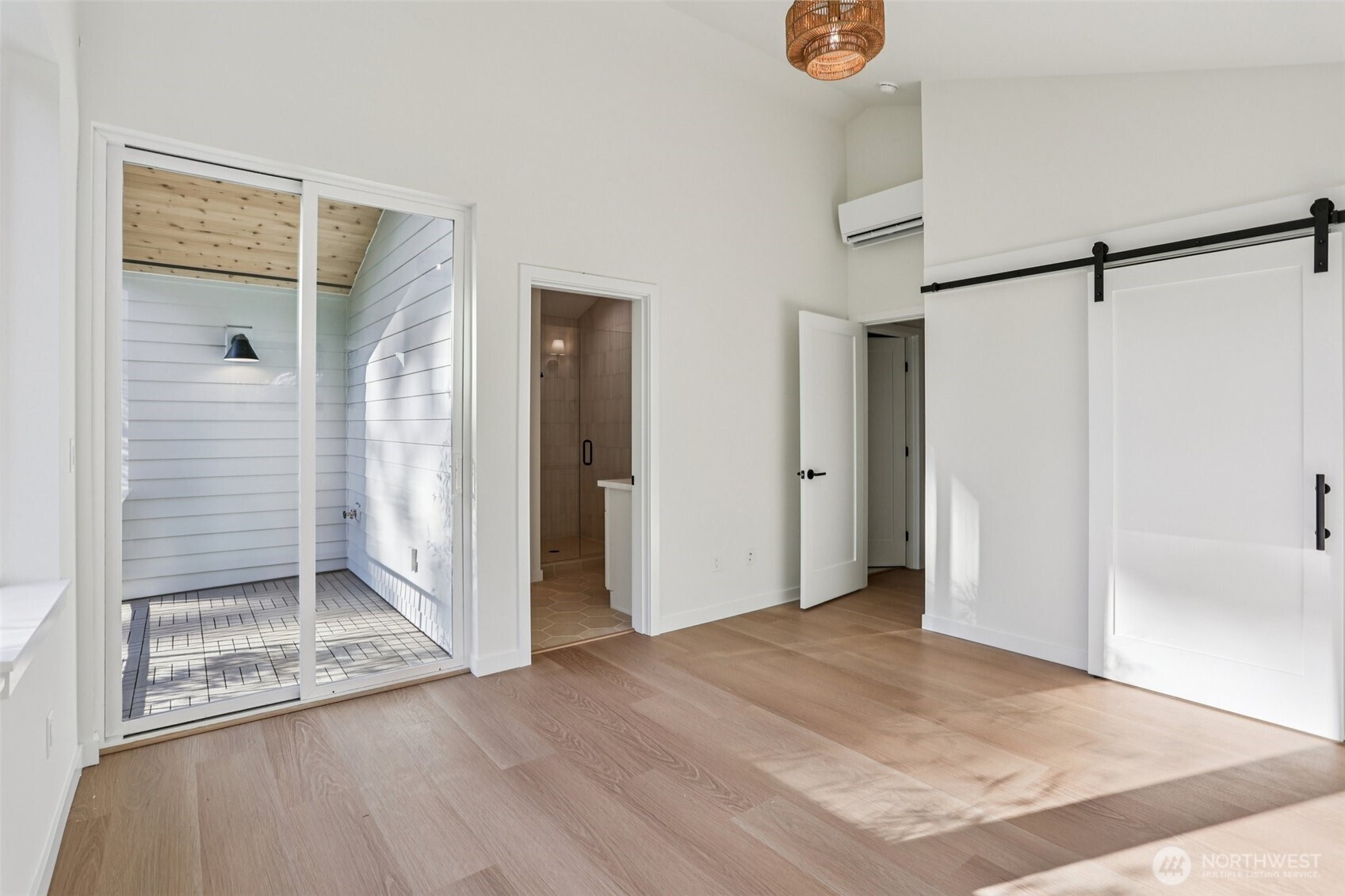 13748 Stone Avenue N, Seattle, WA 98133