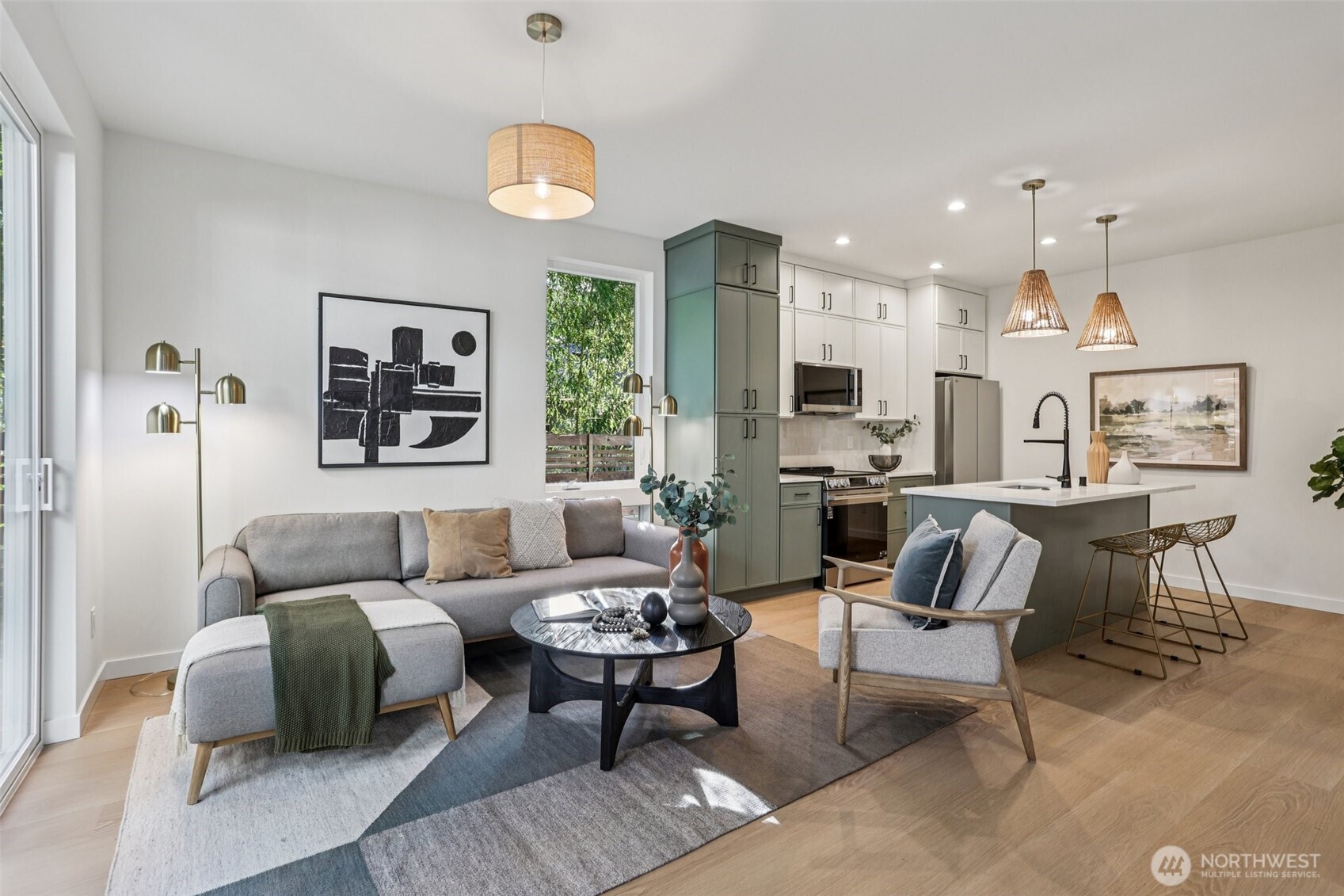 13748 Stone Avenue N, Seattle, WA 98133