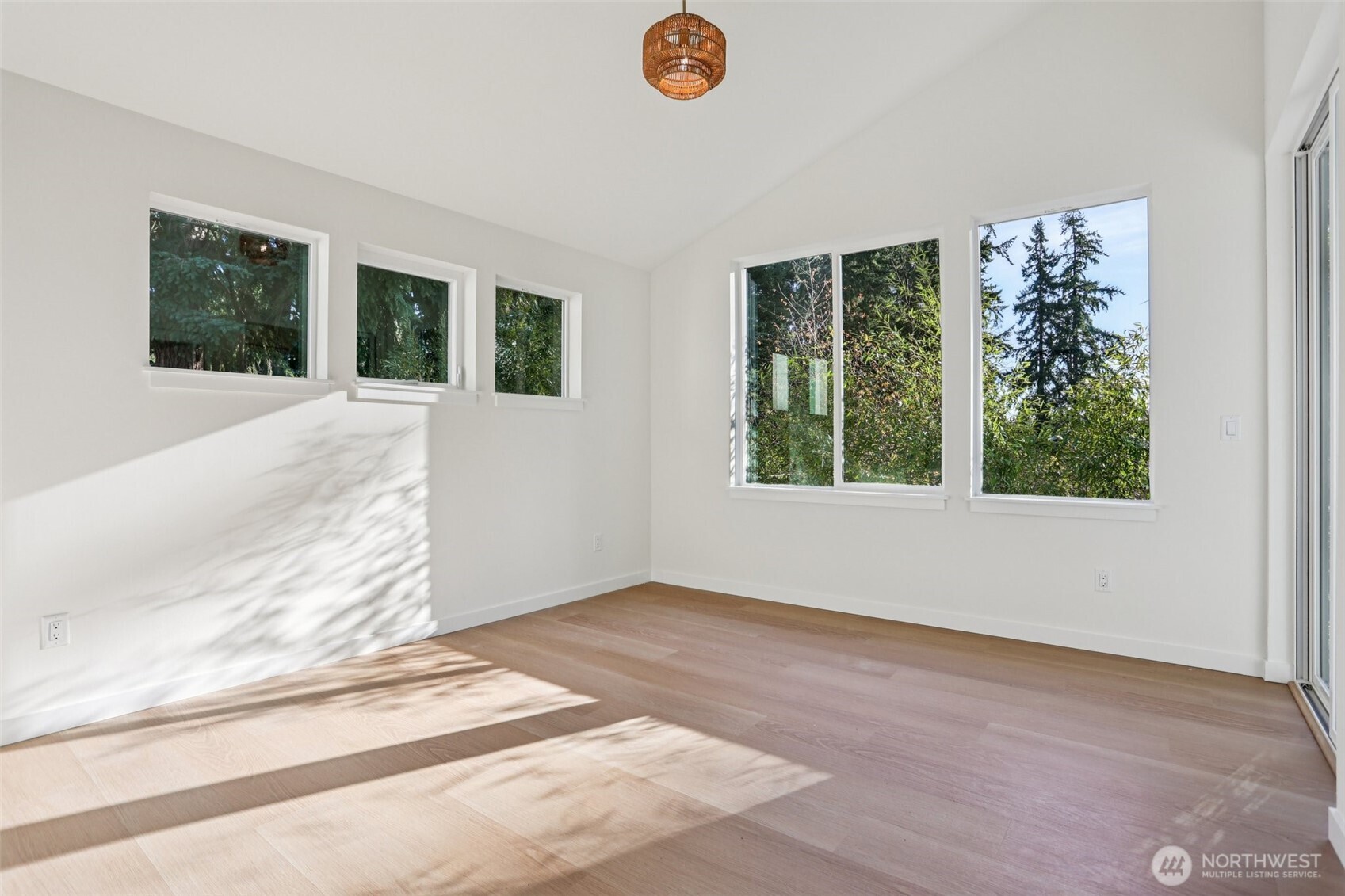 13748 Stone Avenue N, Seattle, WA 98133