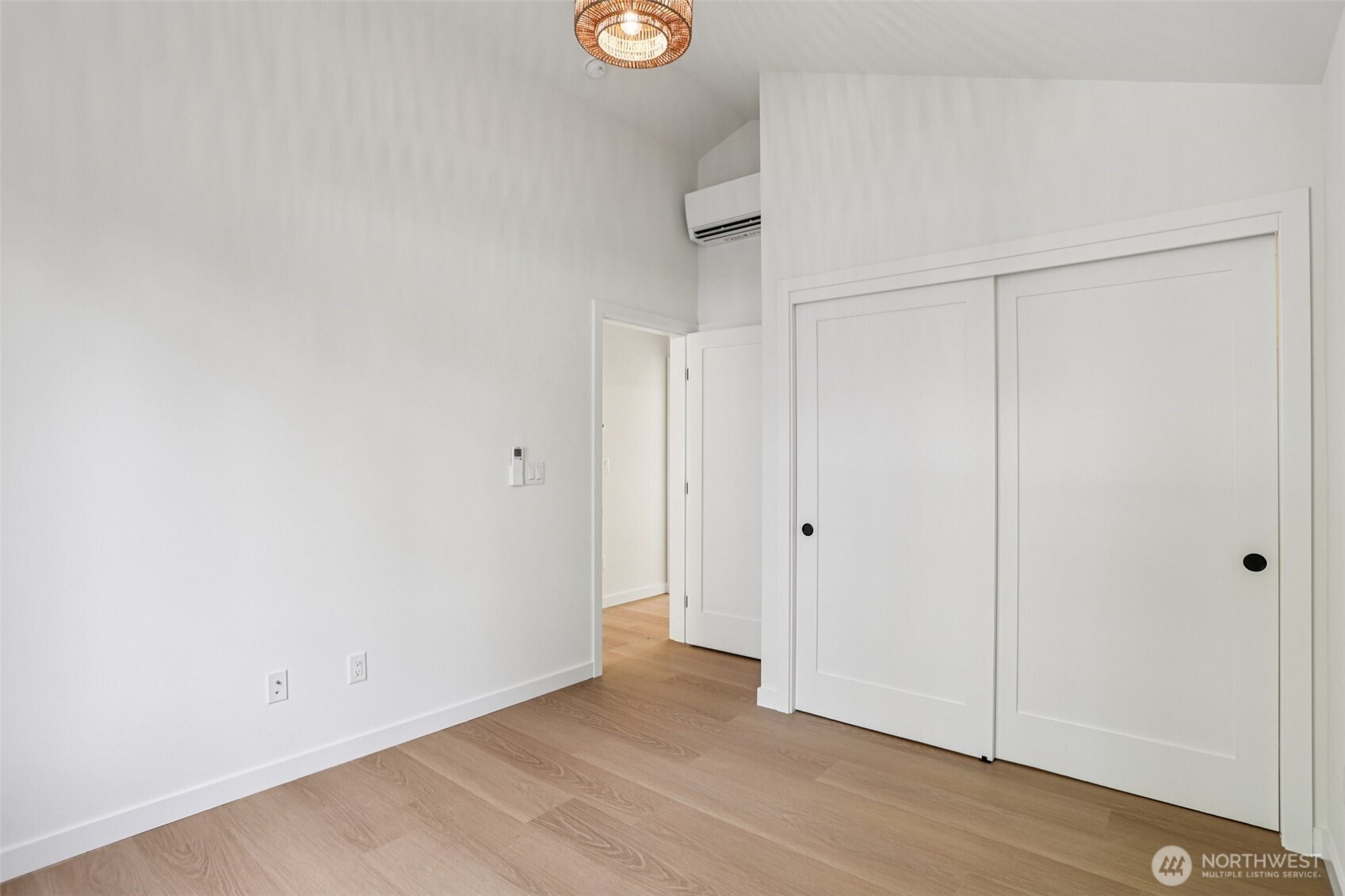 13748 Stone Avenue N, Seattle, WA 98133