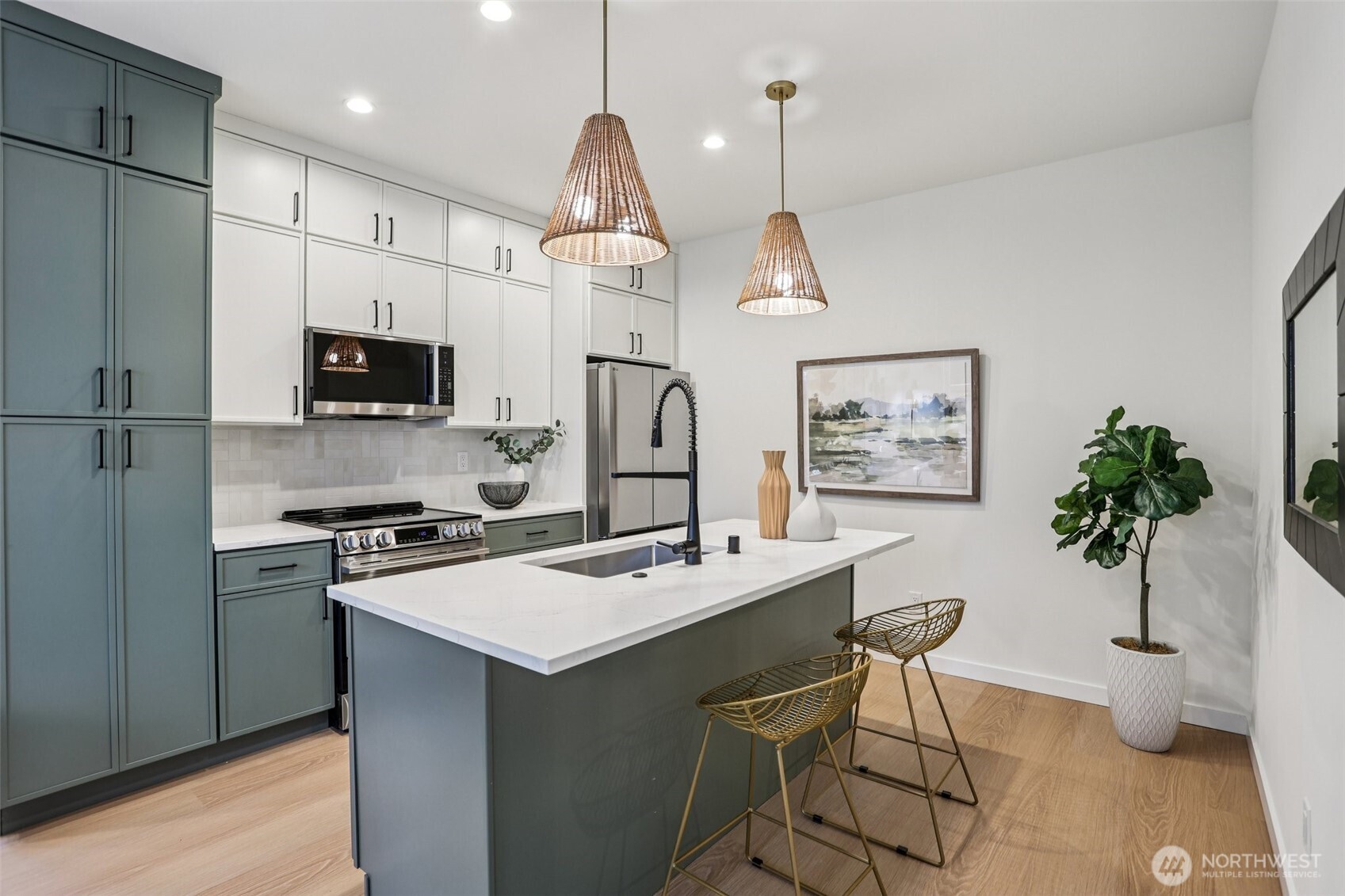 13748 Stone Avenue N, Seattle, WA 98133