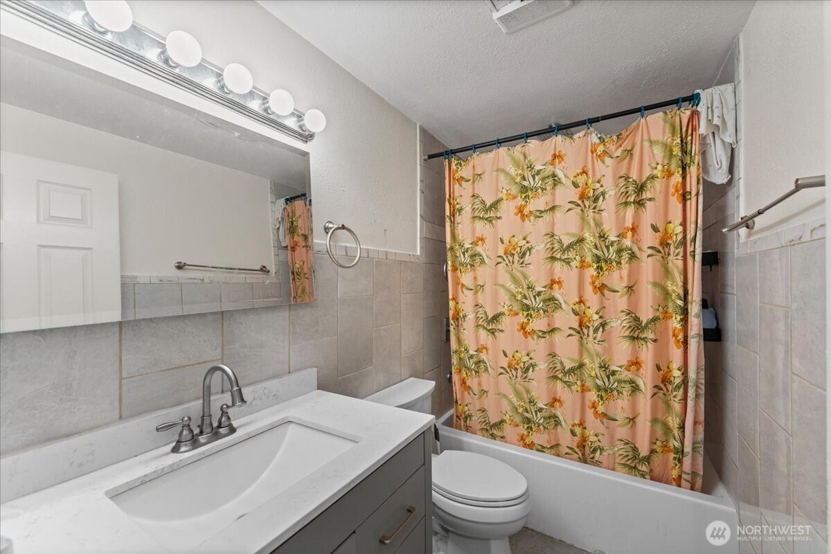 1751 S 43rd Street , Tacoma, WA 98418