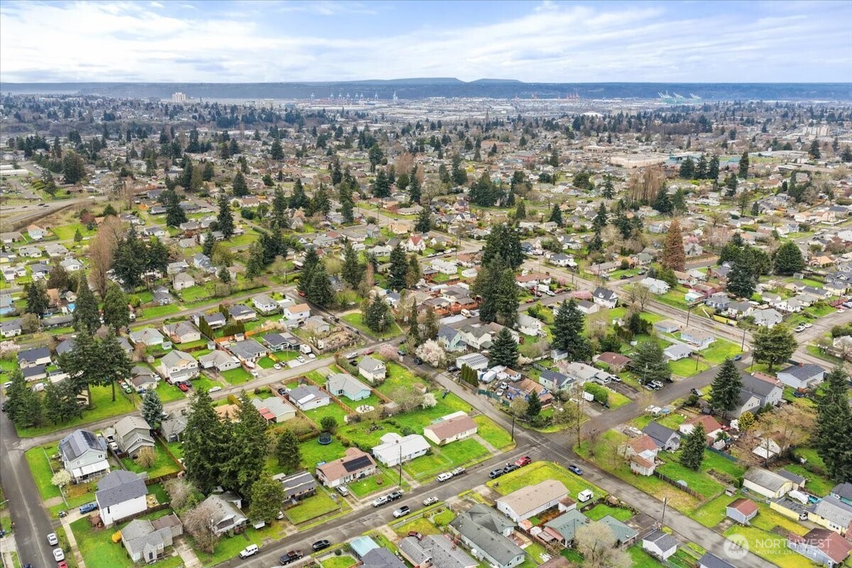 1751 S 43rd Street , Tacoma, WA 98418