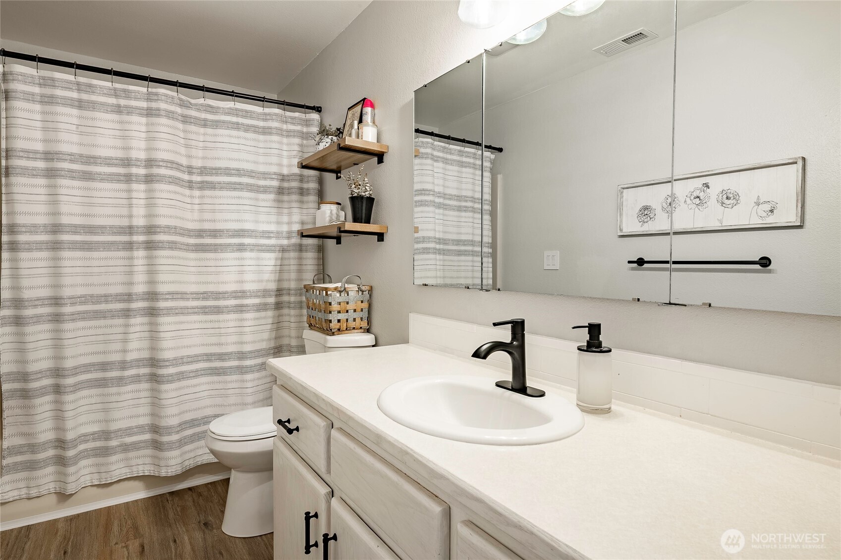 223 Judson St. Aly #201, Lynden, WA 98264