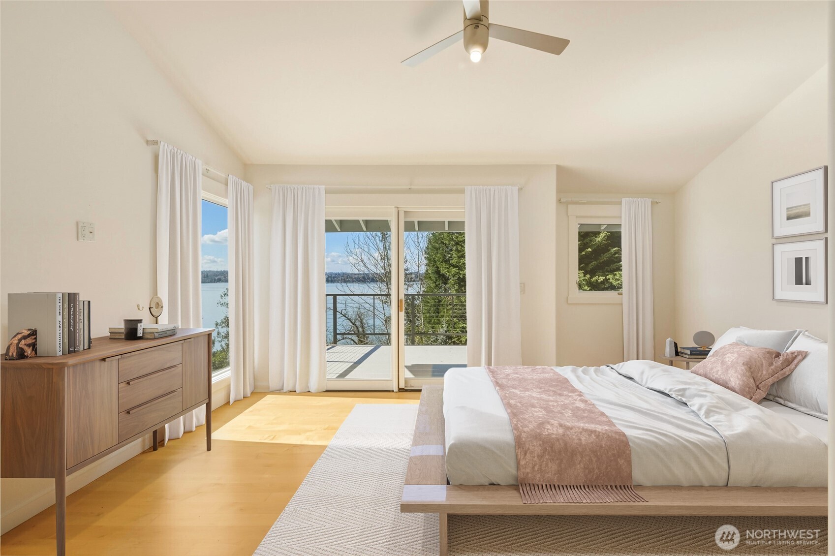 8449 W Mercer Way , Mercer Island, WA 98040-5632