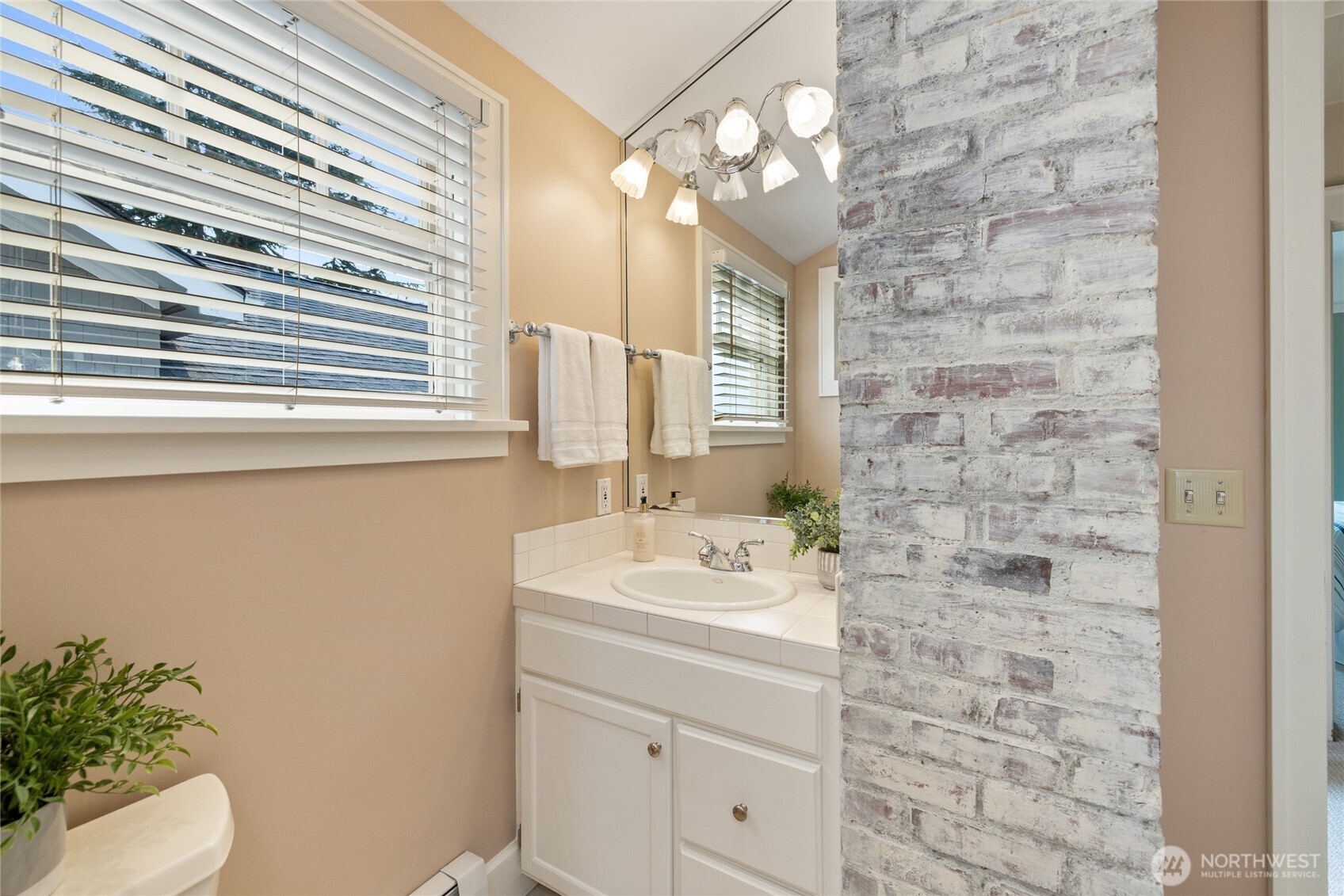 709 N C Street , Tacoma, WA 98403