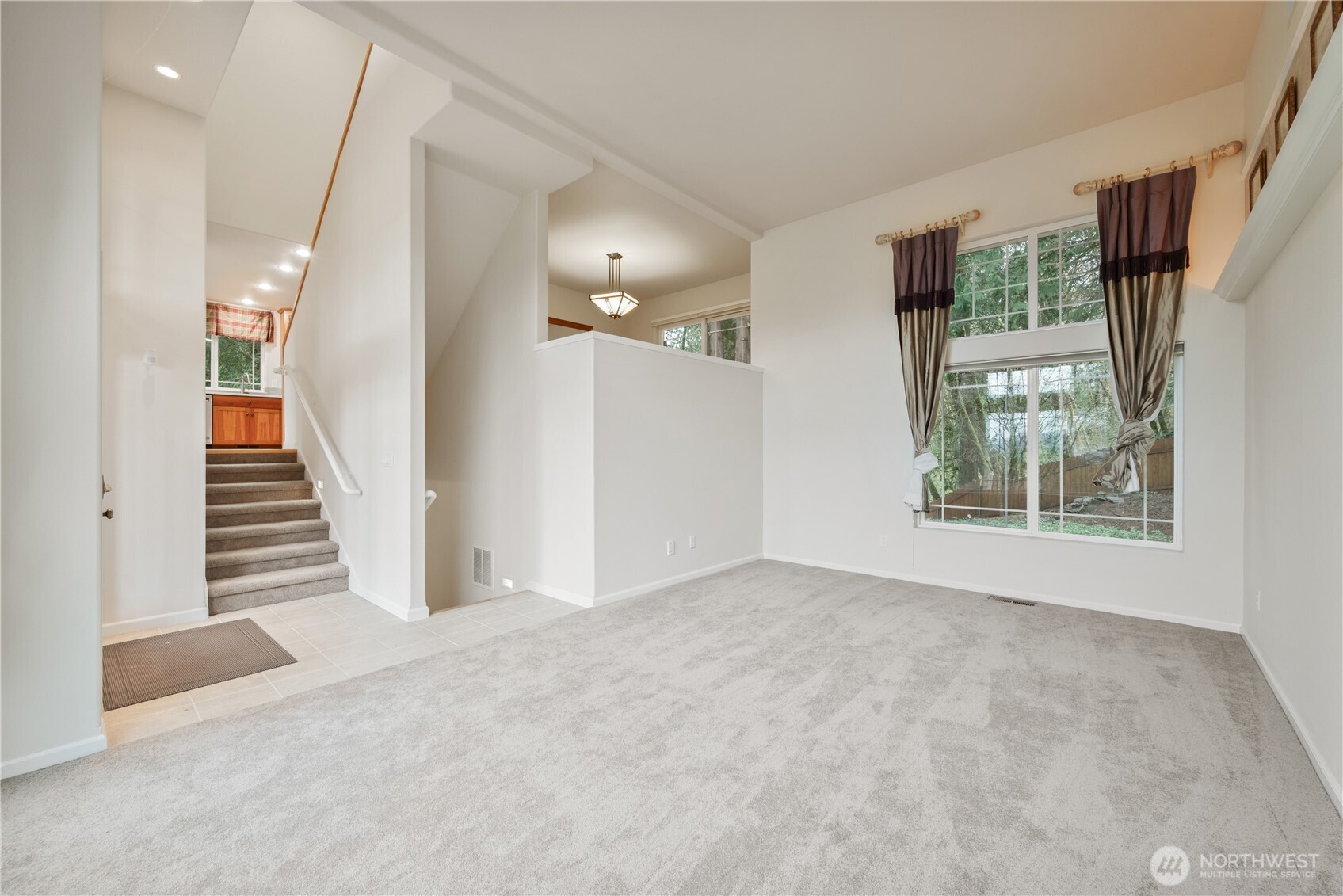 245 W St James Place , Longview, WA 98632