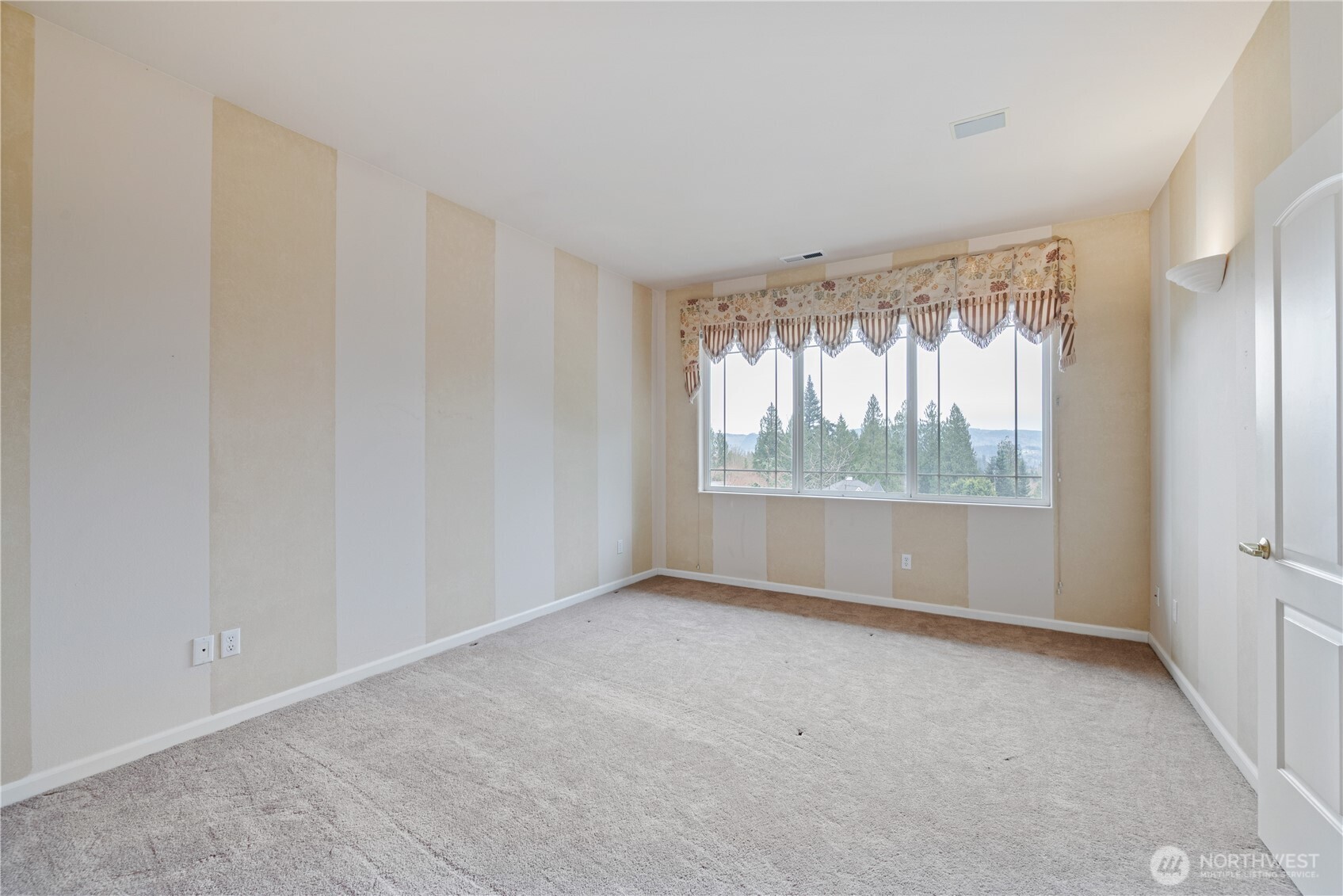 245 W St James Place , Longview, WA 98632