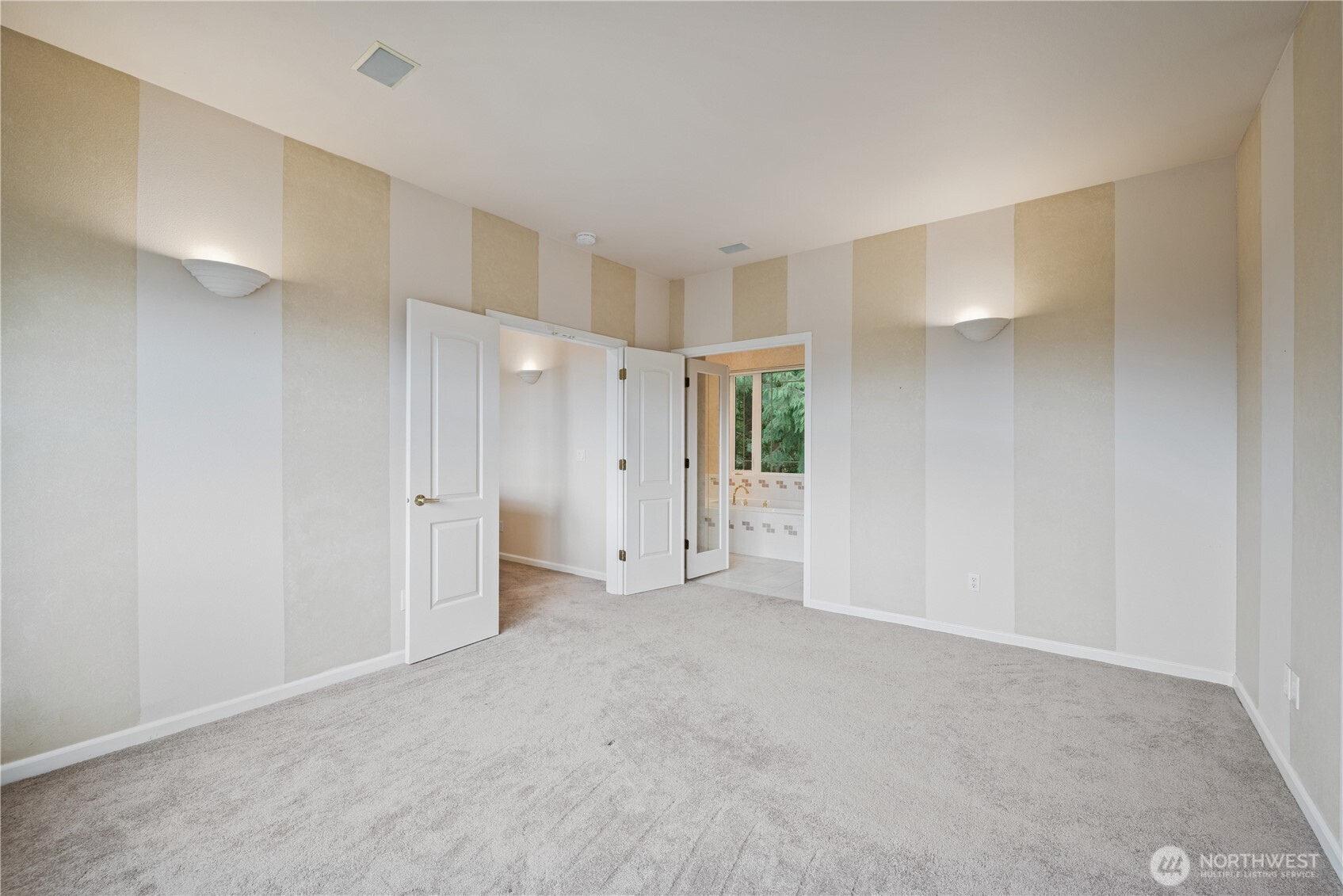 245 W St James Place , Longview, WA 98632