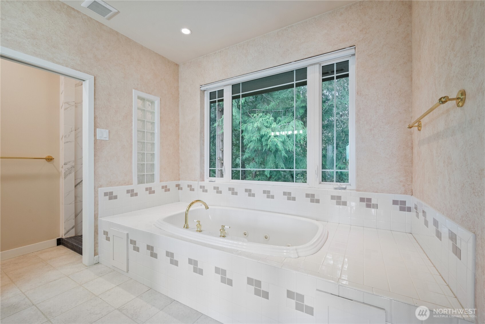 245 W St James Place , Longview, WA 98632