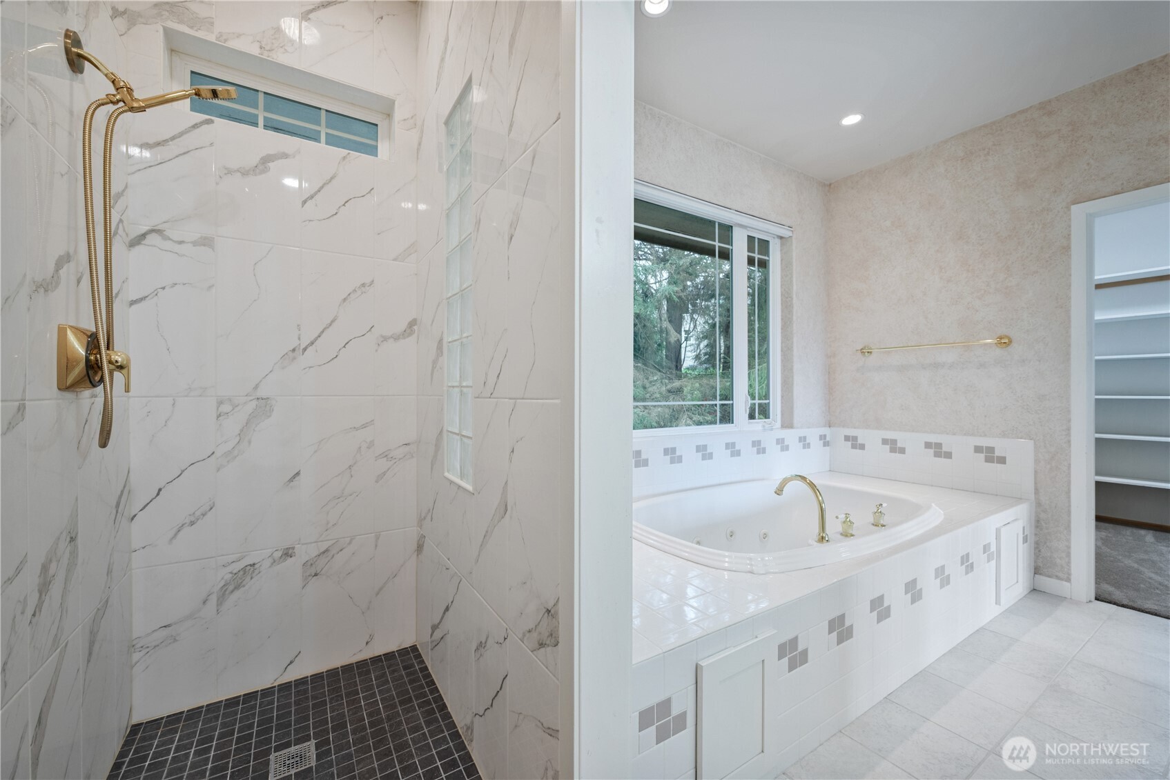 245 W St James Place , Longview, WA 98632