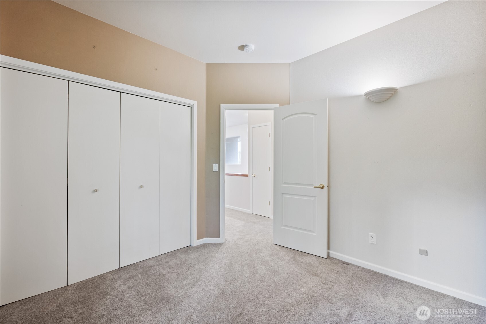 245 W St James Place , Longview, WA 98632