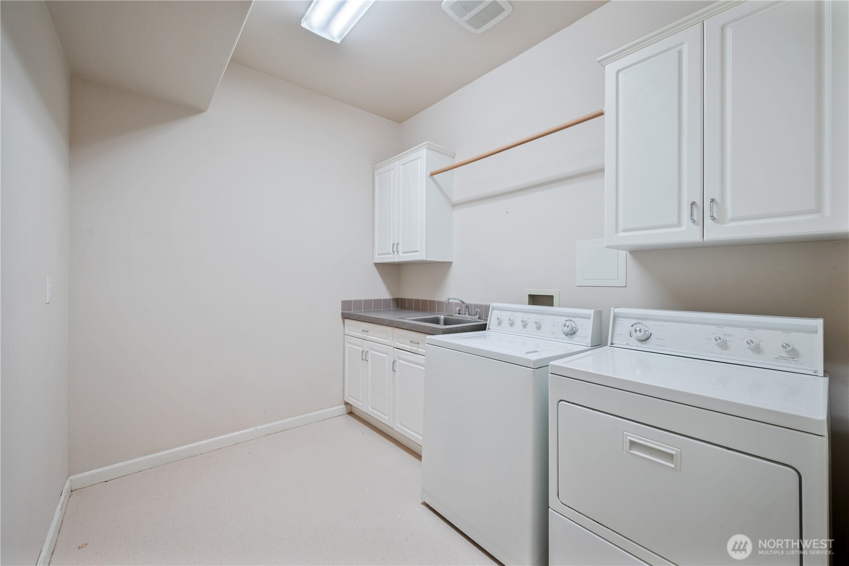 245 W St James Place , Longview, WA 98632