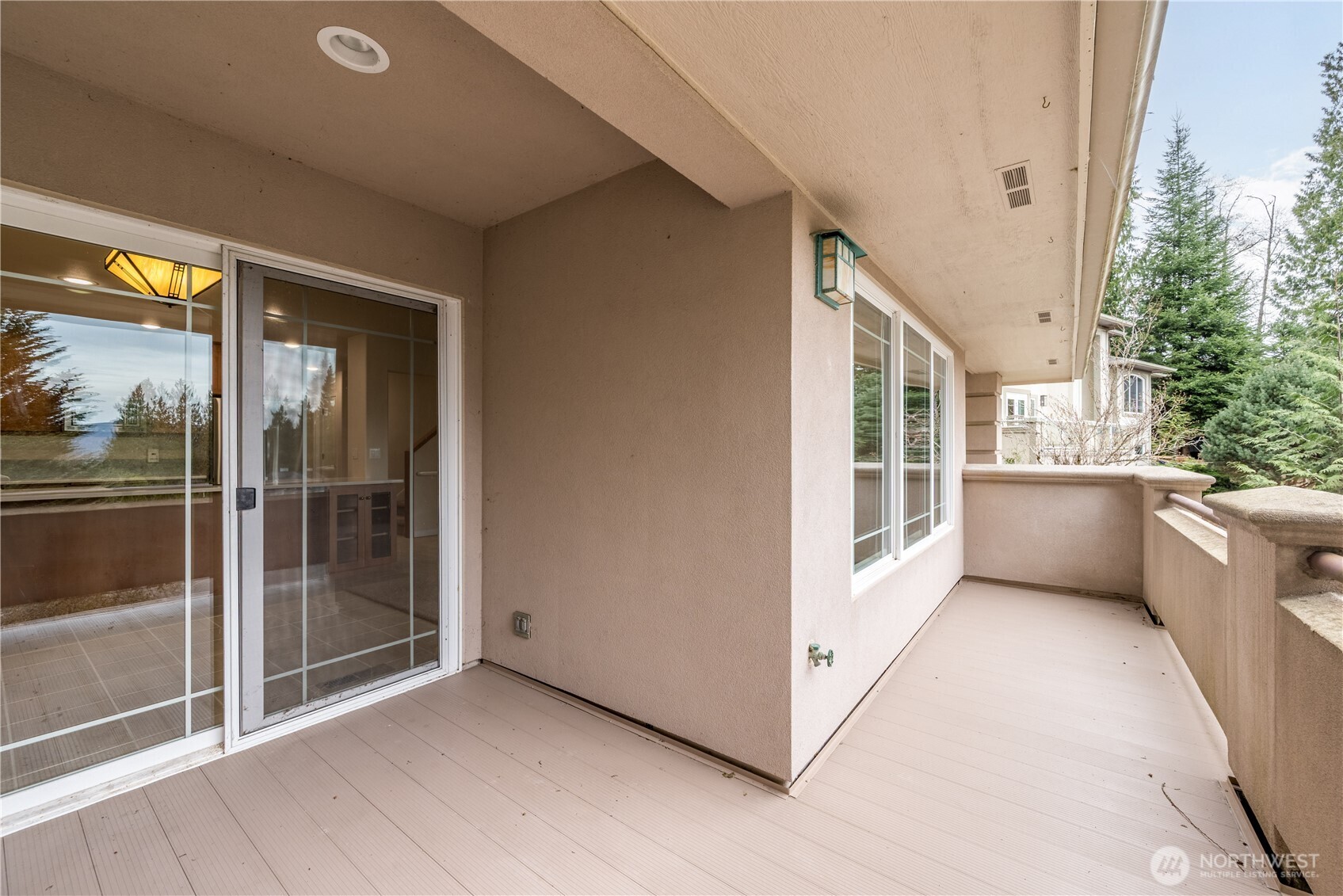 245 W St James Place , Longview, WA 98632