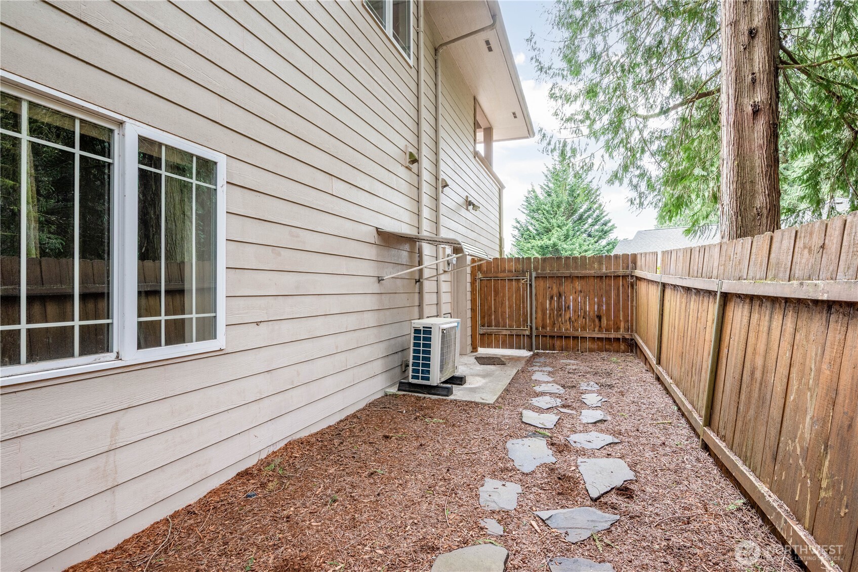 245 W St James Place , Longview, WA 98632